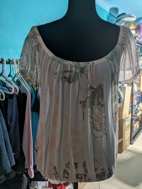 Studio Y Breezy Floral Blouse - Fits like XL 🌸 Soft Pink And Green Tones